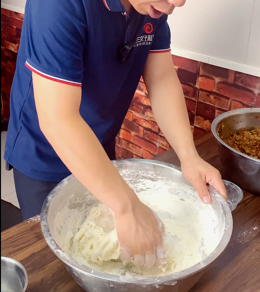 仿手工包子機(jī)廠的技術(shù)靠不靠譜