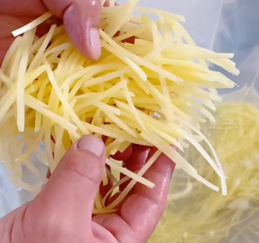 兩百多人的單位食堂應(yīng)該選擇什么樣切菜機(jī)？