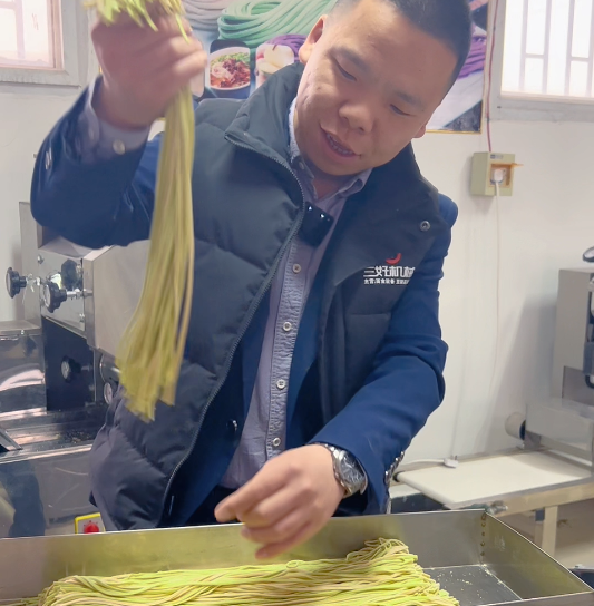 三好小型面條機(jī)