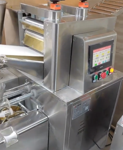 餃子機包餃子現場